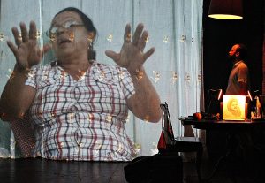 "Laura" de Fabrício Moser no Teatro Glauce Rocha - Foto: Sérgio Fonseca.