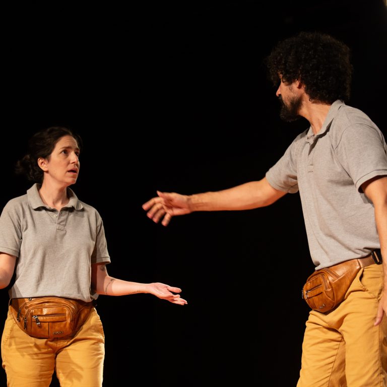 Espetáculo "Não Deixe que ELES Percebam". Foto: Lorena Nicácio.