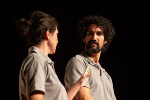 Espetáculo "Não Deixe que ELES Percebam". Foto: Lorena Nicácio.