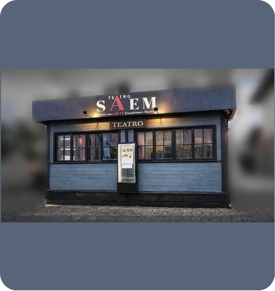 Teatro SAEM em São José (SC) atingido por incêndio.