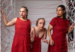 Mulheres discutem Menstruação em "Gota Vermelha" com peça e instalação. Foto: Igor Franco - H3C Audiovisual.