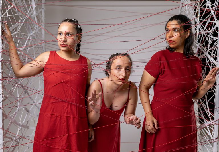 Mulheres discutem Menstruação em "Gota Vermelha" com peça e instalação. Foto: Igor Franco - H3C Audiovisual.
